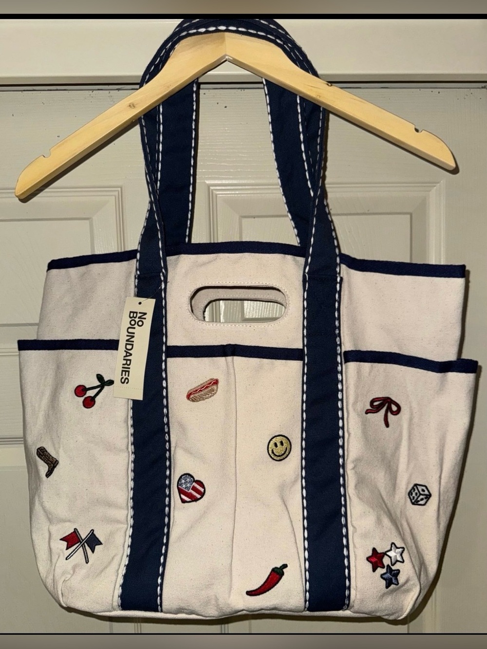 No Boundaries Women's Americana Cut Out Tote Bag, 16" H x 21" W x 6.25" D